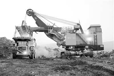 Miners become "white-collar workers" and use electric shovels to mine in the office